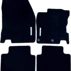 Ostatnia szansa Komplet dywaników welurowych J11 NISSAN